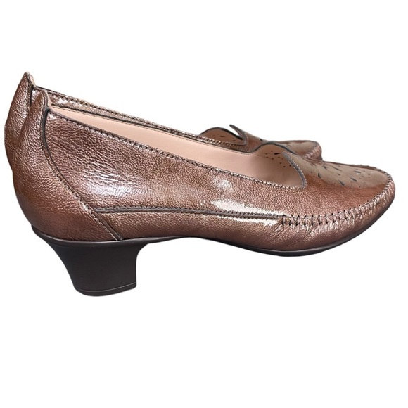 SAS Sonyo Portobello Taupe Laser Cut Slip On Heels Size 7.5 Narrow - Picture 9 of 14